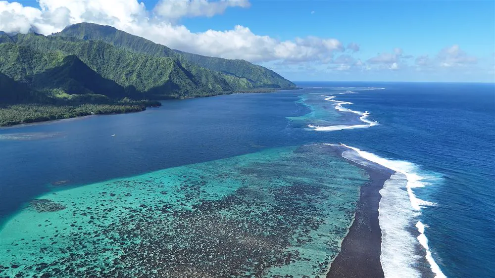 La cote et le recif vus du ciel